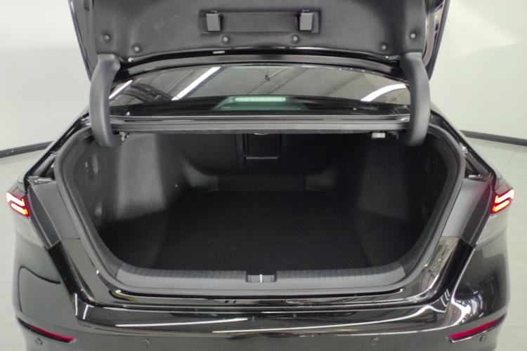 本田 雅阁 2023款 260TURBO 智享版机舱底盘23