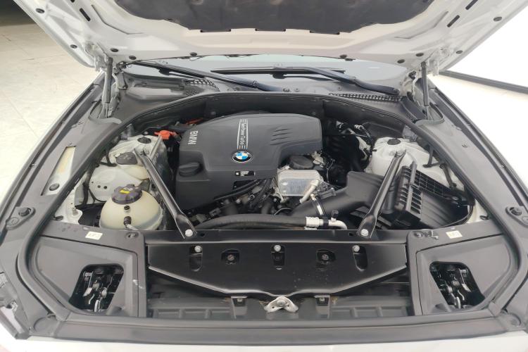 宝马5系 2017款 525Li 豪华设计套装机舱底盘24