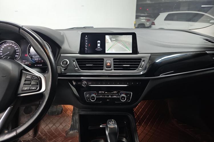 宝马1系 2018款 118i 设计套装型中控内饰16