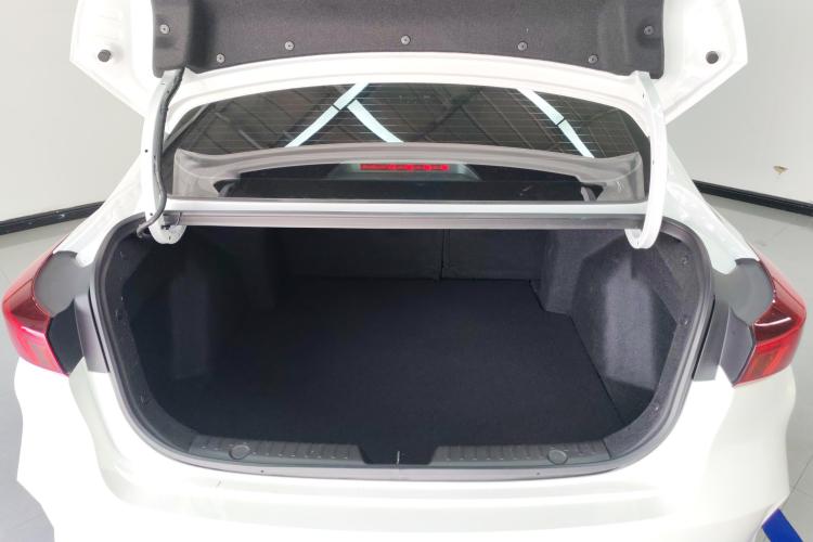 长安 逸动 2023款 畅享版 PLUS 蓝鲸NE 1.4T GDI DCT尊贵版机舱底盘23