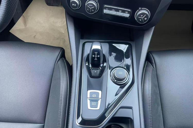 领克03 2021款 2.0TD 自动劲Plus中控内饰18