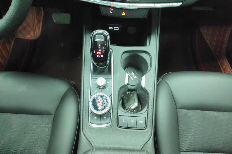 凯迪拉克XT4 2022款 28T 两驱风尚型中控内饰18