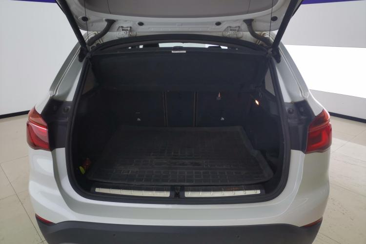 宝马X1 2019款 xDrive20Li 尊享型机舱底盘23