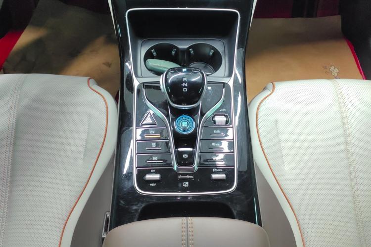 比亚迪 秦PLUS 2023款 冠军版 DM-i 55KM超越型中控内饰18