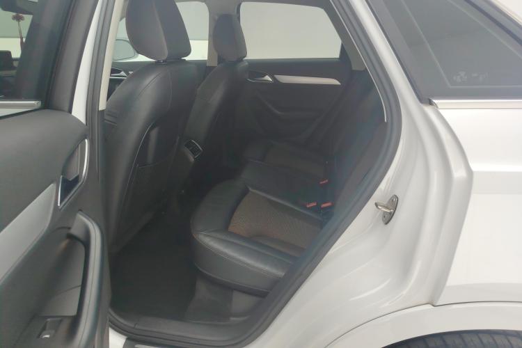 奥迪Q3 2018款 30周年年型 30 TFSI 时尚型中控内饰21