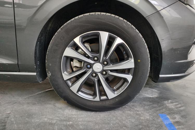 长安 逸动 2021款 PLUS 蓝鲸NE 1.4T GDI DCT尊贵型车身外观10