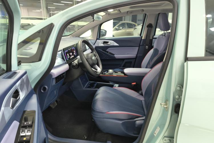 吉利几何E萤火虫 2023款 401KM 闪电虎 5座中控内饰19