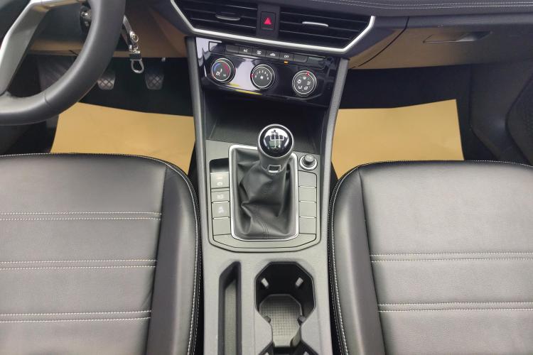 大众 速腾 2023款 200TSI 手动飞越版中控内饰18