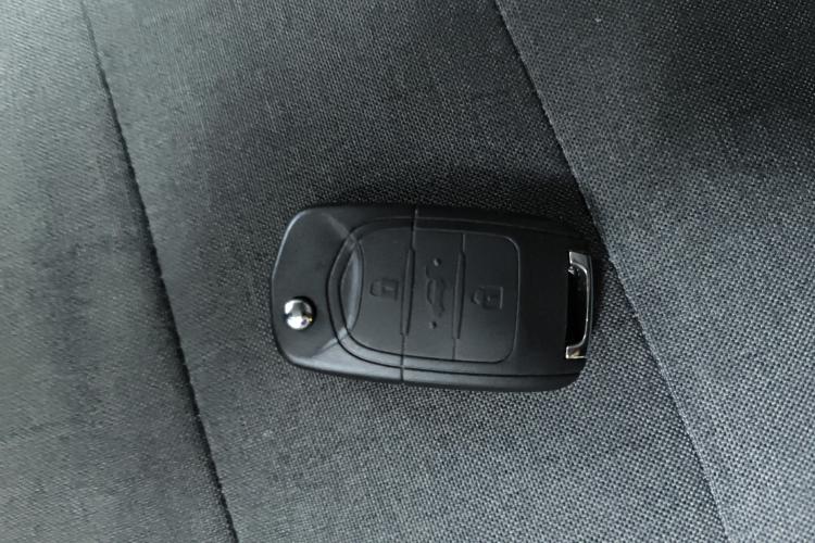 五菱汽车 五菱宏光PLUS 2020款 1.5L 手动标准型 7座中控内饰11