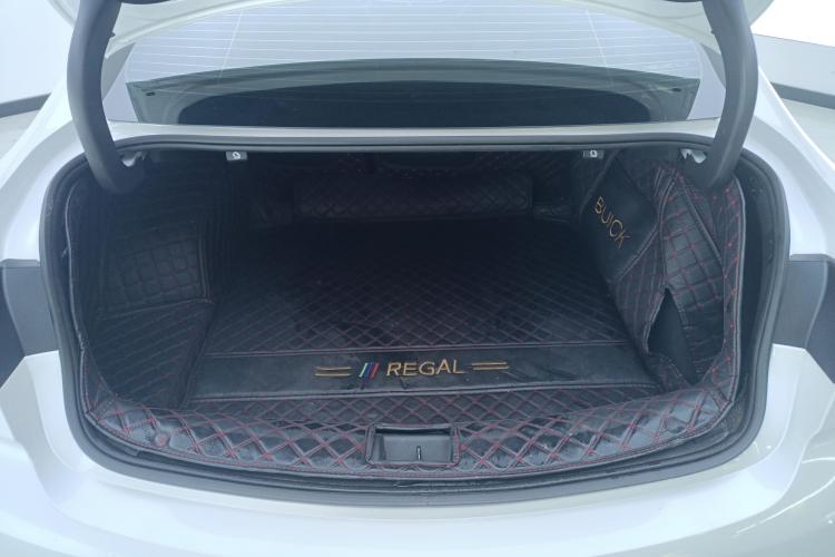 别克 君威 2024款 25T 超享版机舱底盘23