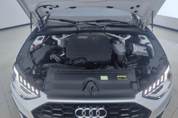 奥迪A4L 2024款 40 TFSI 豪华动感型机舱底盘24