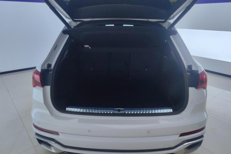 奥迪Q3 2024款 35 TFSI 时尚动感型机舱底盘23