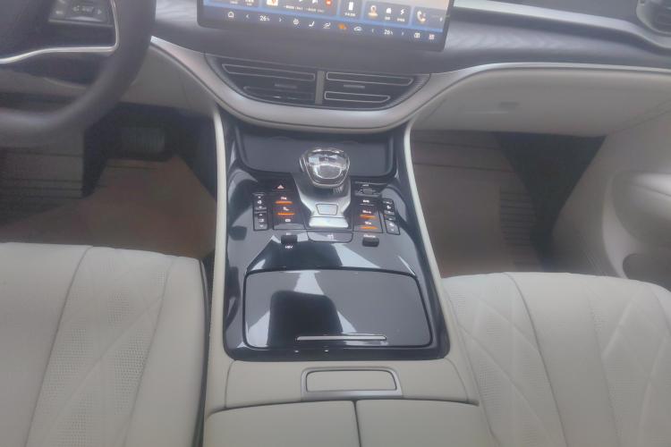 腾势D9 2024款 DM-i 1050 尊享型中控内饰18