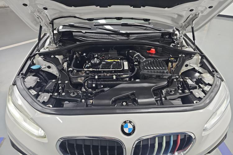 宝马1系 2018款 118i 设计套装型机舱底盘24