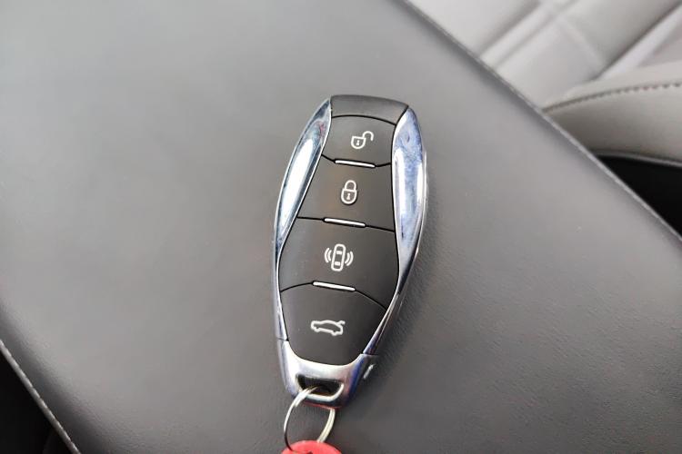 红旗EH7 2024款 690 Pro中控内饰11