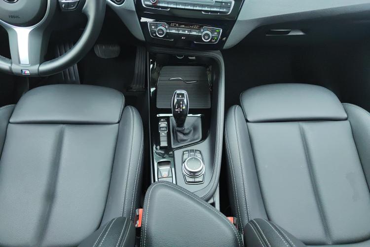 宝马X1 2020款 sDrive20Li 尊享型中控内饰18