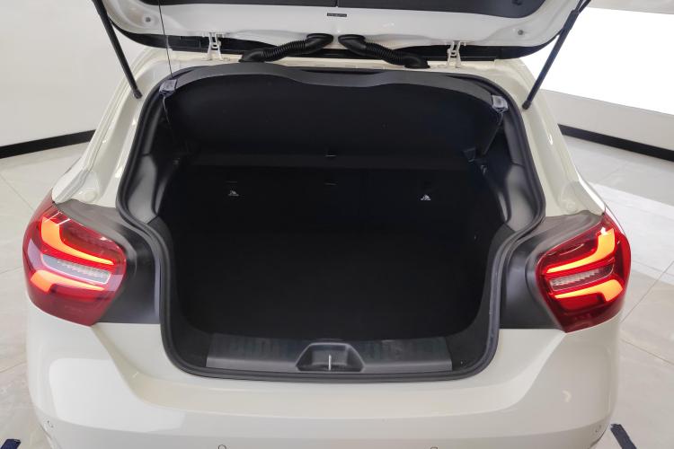 奔驰A级(进口) 2018款 A 200 动感型机舱底盘23