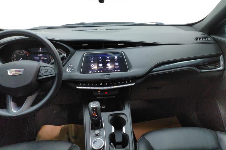 凯迪拉克XT4 2018款 28T 两驱技术型中控内饰16