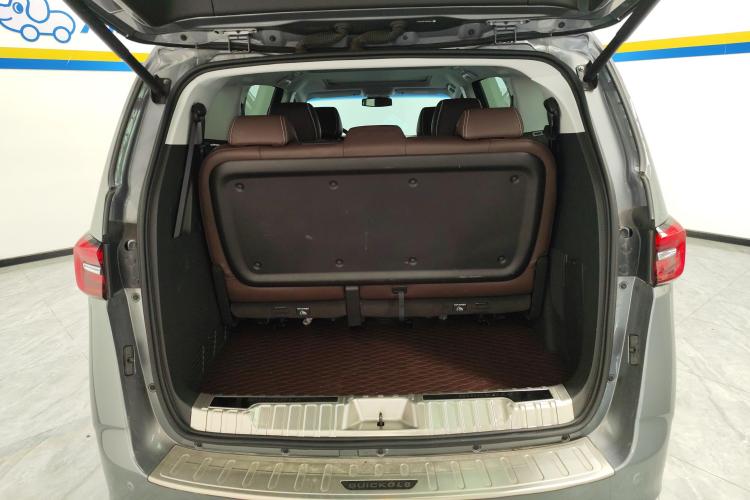 别克GL8 2022款 陆上公务舱 652T 豪华型机舱底盘23