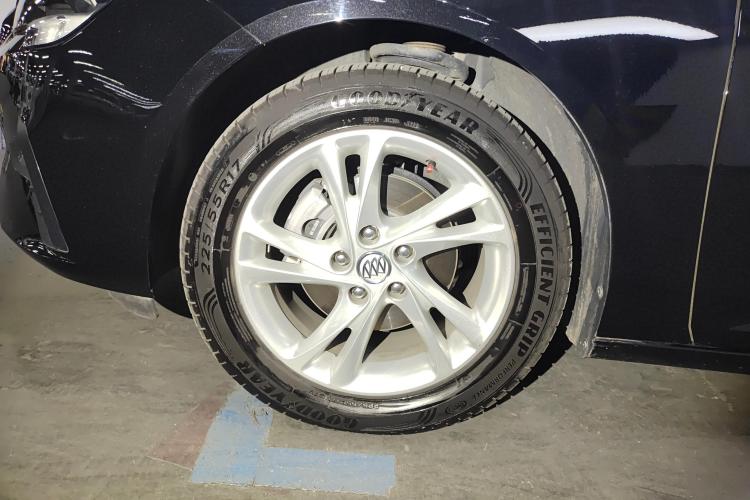 别克 君威 2023款 552T 智享型车身外观10