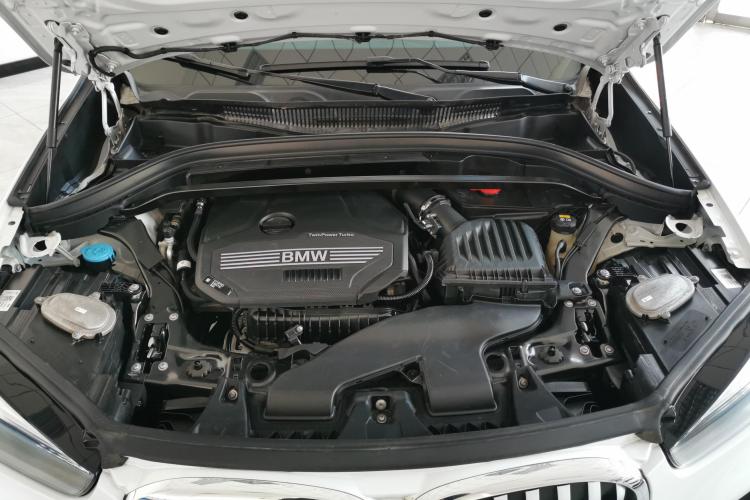 宝马X1 2020款 sDrive20Li 时尚型机舱底盘24