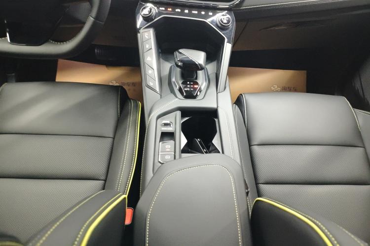 领克06 2023款 Remix 1.5T 劲Halo中控内饰18