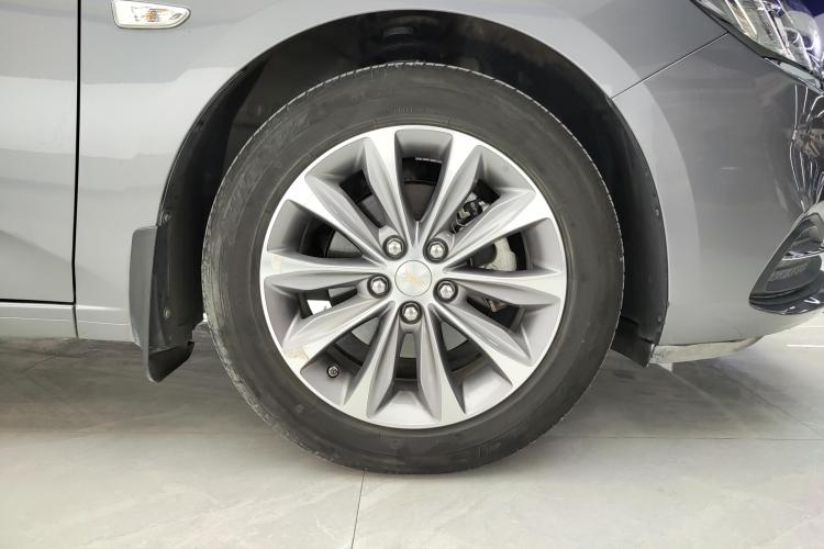 雪佛兰 科鲁泽 2022款 320 自动悦享天窗版车身外观10