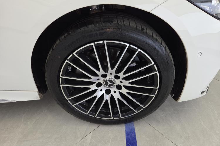 奔驰C级 2025款 C 200 L 运动版车身外观10