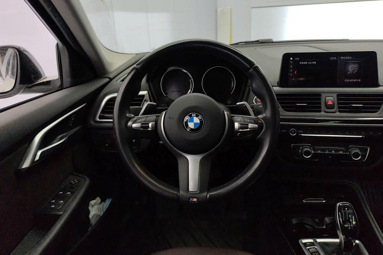 宝马1系 2020款 125i 领先型M运动套装中控内饰13