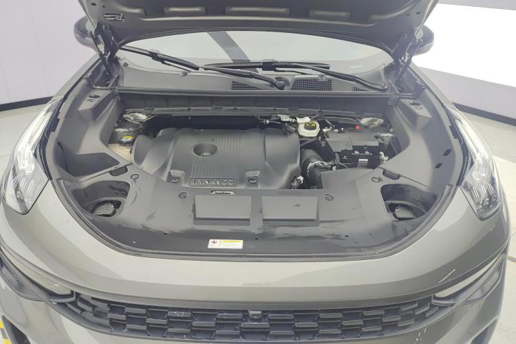 领克01 2021款 2.0TD 四驱劲Halo机舱底盘24