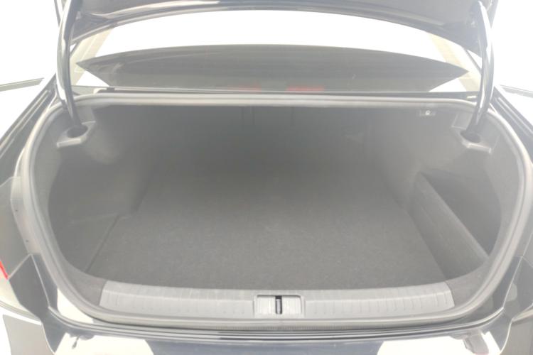 大众 迈腾 2023款 200万辆纪念版 330TSI DSG领先型机舱底盘23