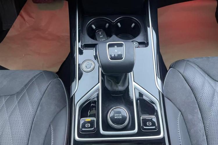 红旗HS5 2022款 改款 2.0T 智联旗享版中控内饰18