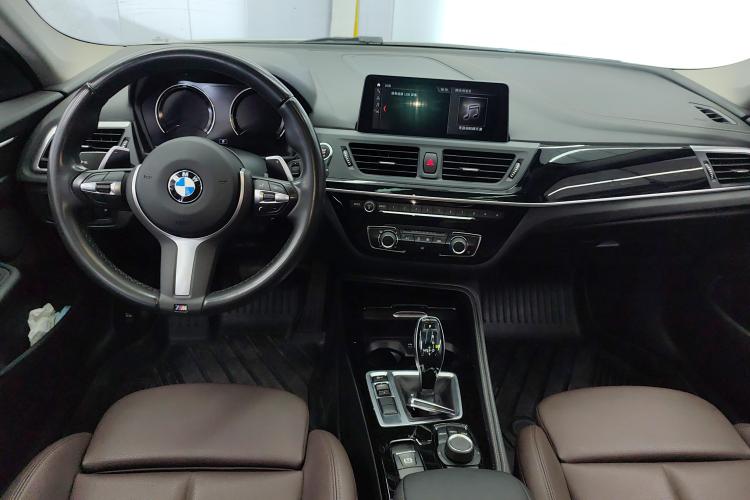 宝马1系 2020款 125i 领先型M运动套装中控内饰12