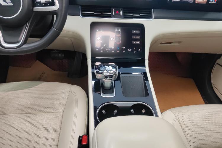 理想汽车 理想ONE 2021款 增程6座版中控内饰18