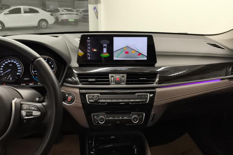 宝马X1 2021款 xDrive25Li 尊享型中控内饰16