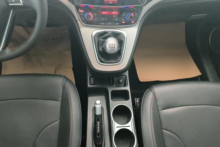 哈弗H6 2017款 蓝标 运动版 1.5T 手动两驱精英型中控内饰18