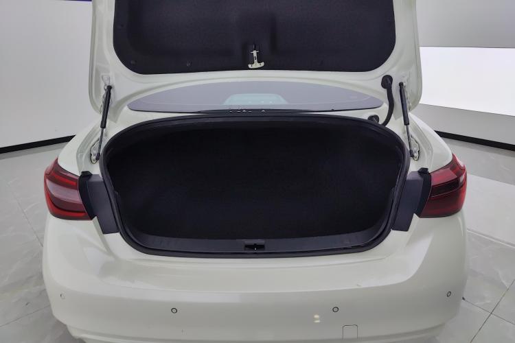 英菲尼迪Q50L 2022款 2.0T 舒适版机舱底盘23