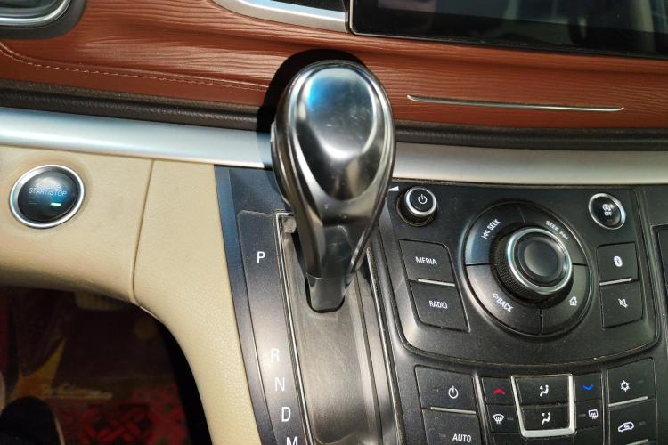 别克GL8 2017款 25S 舒适型 国V中控内饰18