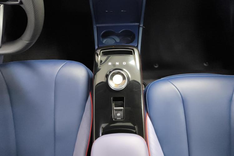 吉利几何E萤火虫 2023款 401KM 闪电虎 5座中控内饰18