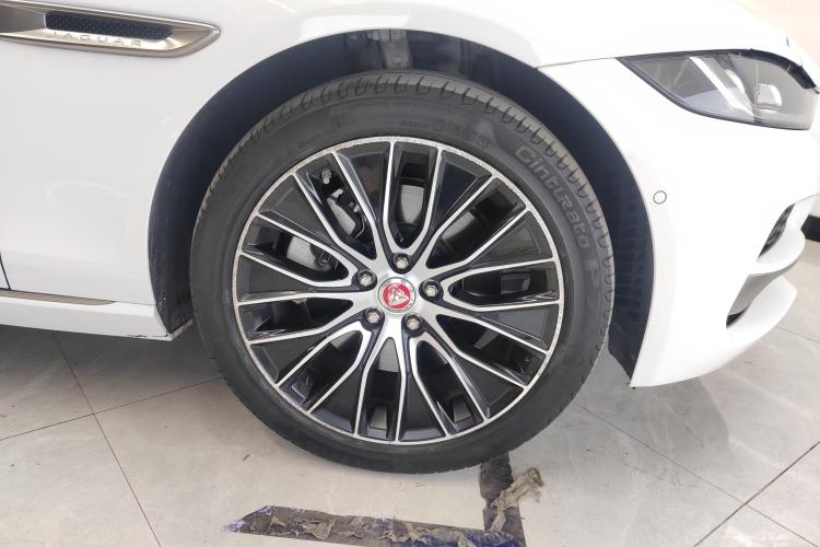 捷豹XEL 2020款 2.0T 200PS S进取优雅版车身外观10