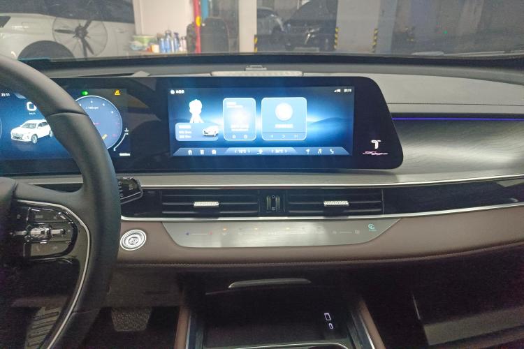 奇瑞 瑞虎8 PRO 2024款 冠军版 390T 两驱巅峰版 5座中控内饰16