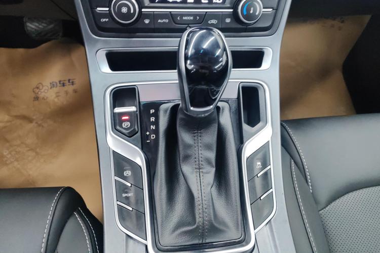 吉利汽车 帝豪 2019款 领军版 1.5L CVT向上互联型 国VI中控内饰18