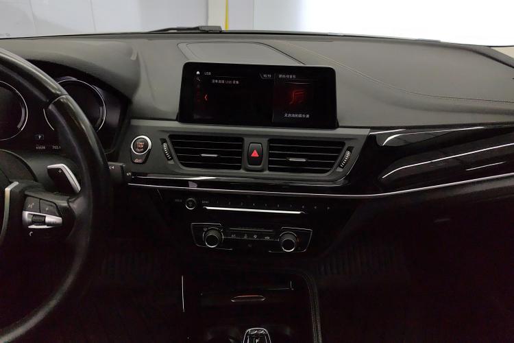 宝马1系 2020款 125i 领先型M运动套装中控内饰16