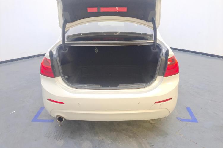 宝马1系 2018款 118i 时尚型机舱底盘23