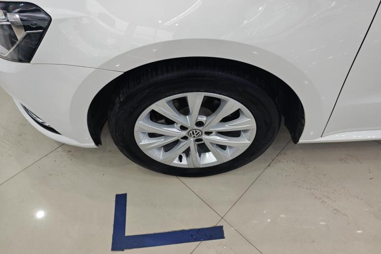 大众 朗逸 2017款 1.6L 手动舒适版车身外观10