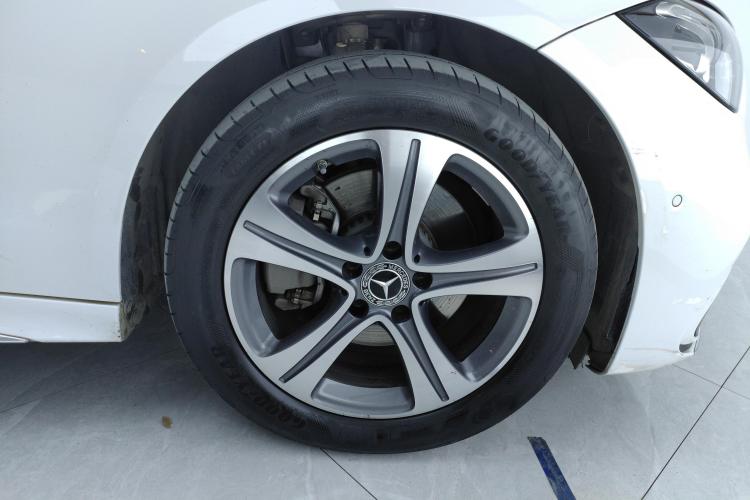 奔驰C级 2022款 改款 C 200 L 运动版车身外观10