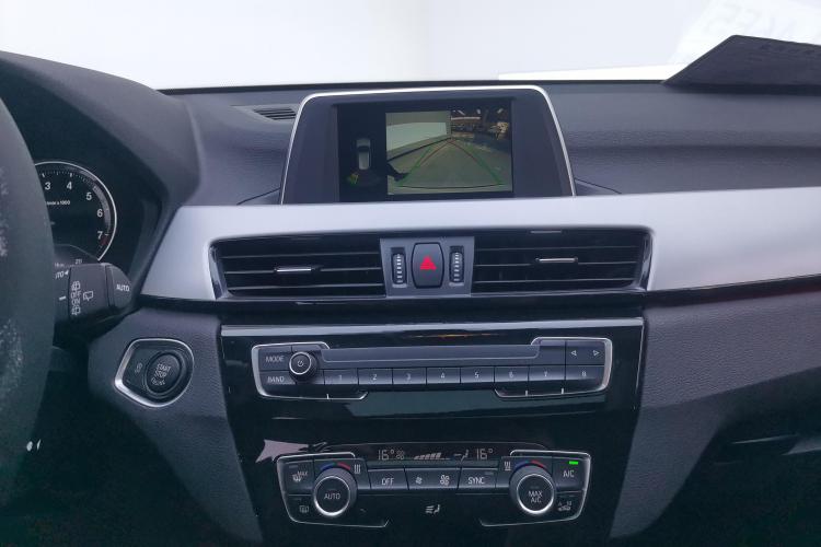 宝马X1 2019款 sDrive18Li 时尚型中控内饰16