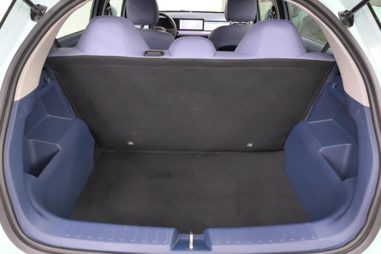 吉利几何E萤火虫 2023款 401KM 闪电虎 5座机舱底盘23