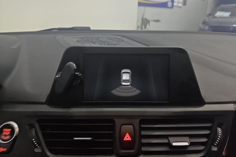 宝马1系 2018款 118i 运动型中控内饰16