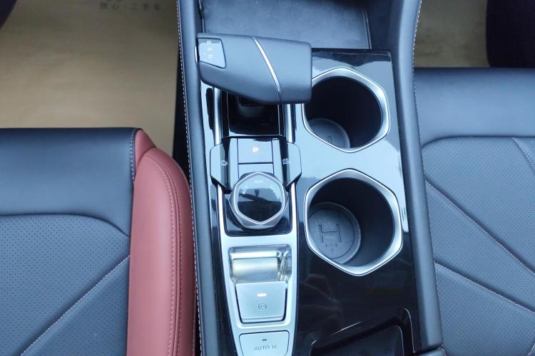 长安 逸动 2023款 畅享版 PLUS 蓝鲸NE 1.4T GDI DCT尊贵版中控内饰18